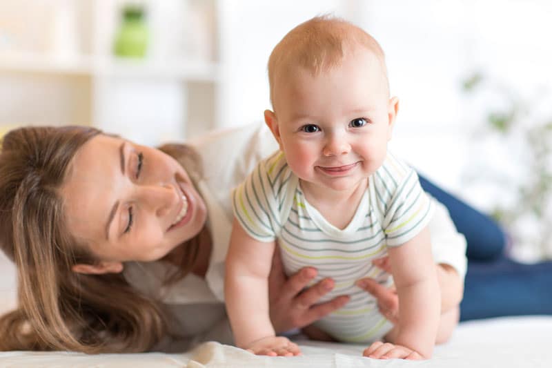 Cómo crear el regalo perfecto para una mamá primeriza