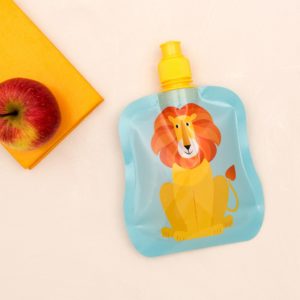 charlie-lion-folding-water-bottle-27788-lifestyle.jpg